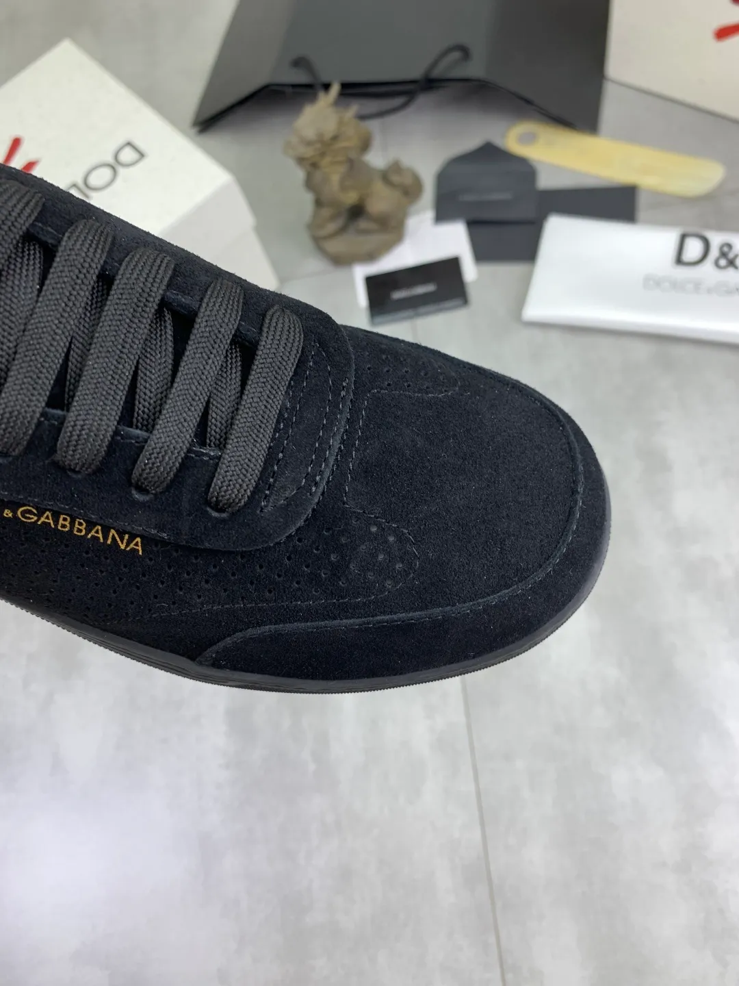 Men's shoes P500 💰 [New model] The latest hot model, top original quality, the official website is synchronized with "DOLCE&GABBANA [Dolce & Gabbana] ~ High Quality." The effect is low-cut casual DG men's shoes, loved by many celebrities, using high-end imported first-layer frosted calfskin with punched logo design + cowhide feet, simple and elegant, perfect interpretation of the latest inspiration for shoes, classic and fashionable integration, luxury dream, dominating fashion Suitable for drivers, light and comfortable to drive, light and breathable for outdoor travel, high-end quality, trustworthy, 3️⃣color🉑️choice! Code number: 38-46